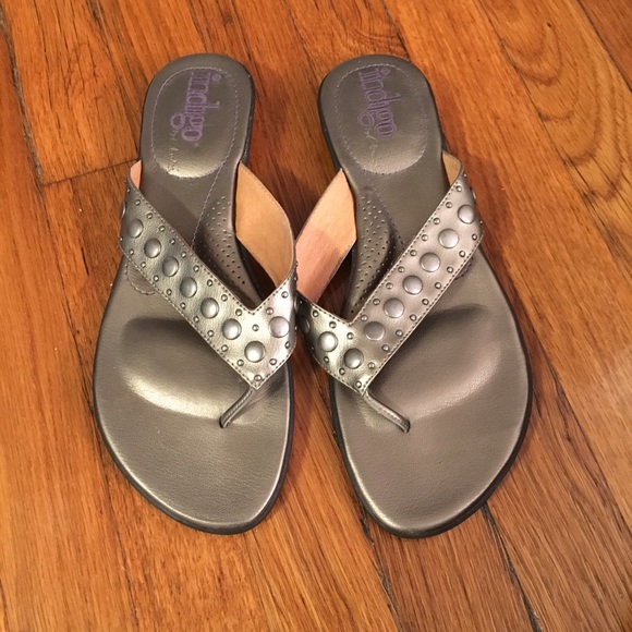 clarks flip flops silver
